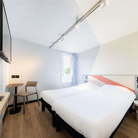 Ibis Budget Est Mediterranee מלון 3*